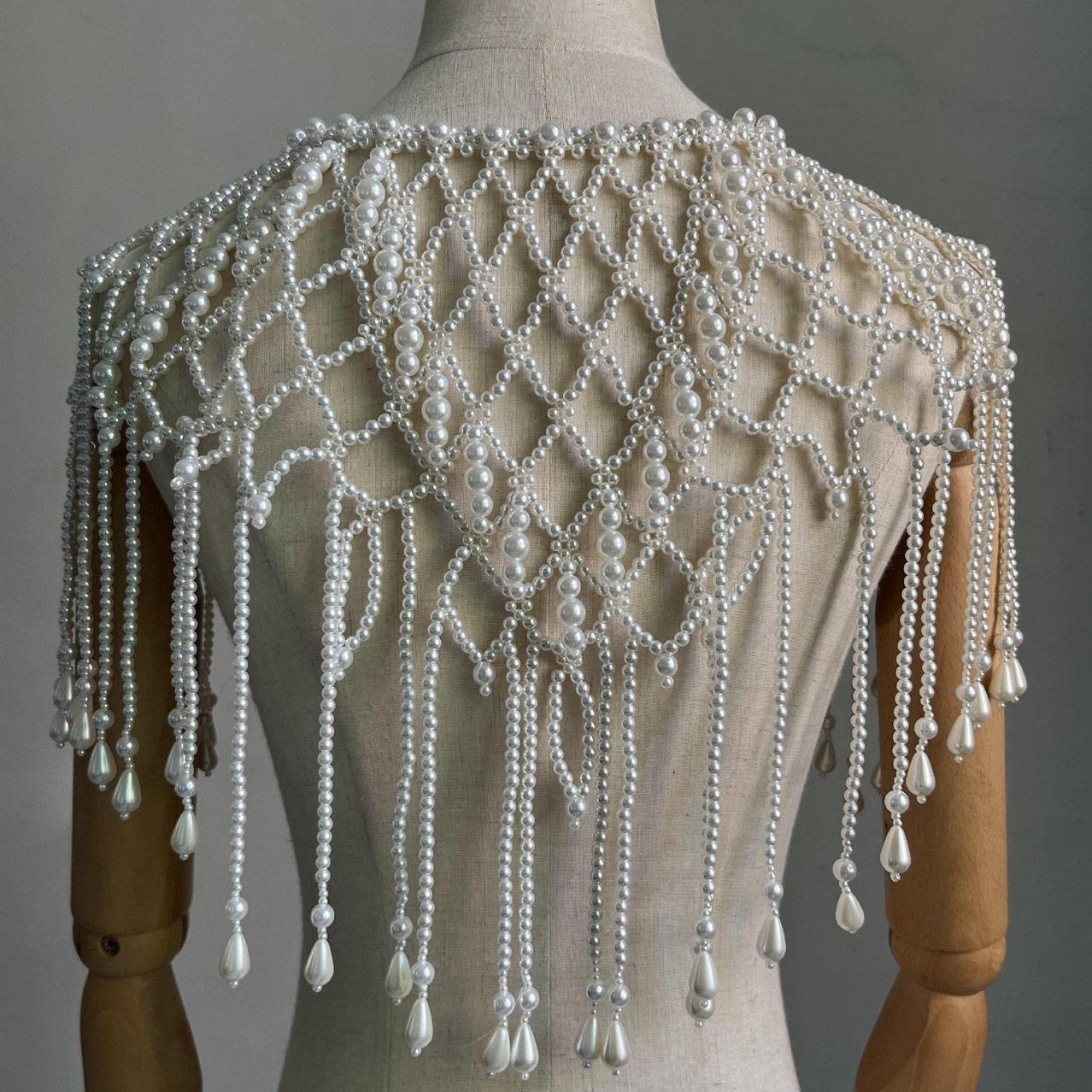 سلسلة جسم مصنوعة يدويًا من الل - مراجعة Pearl Trim Chain وسعره