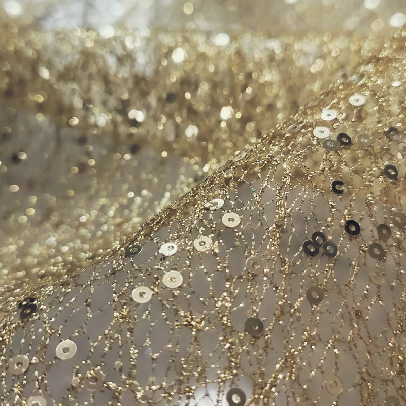 قماش شبكي صلب مطرز بالترتر الأ - مراجعة Crystal Mesh Fabric وسعره